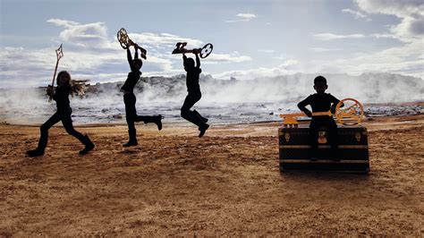 Louis Vuitton: la nuova campagna con gli scatti di Viviane Sassen